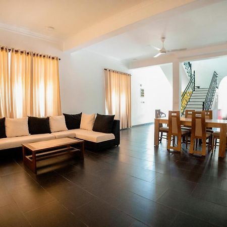 Lankahuts Villa Negombo Luaran gambar